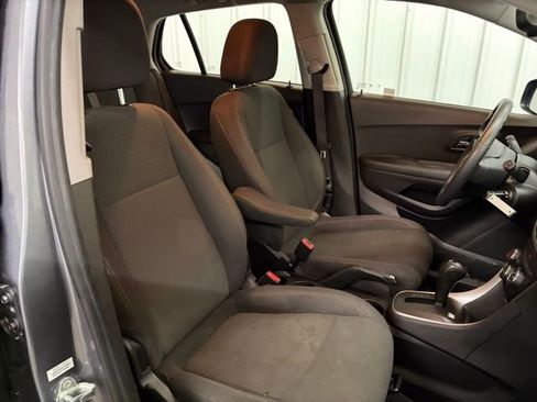Used 2020 Chevrolet Trax LS image 21