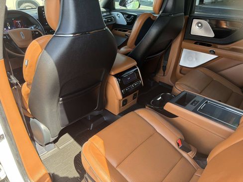 Used 2025 Lincoln Aviator Black Label w/ Jet Appearance Package AWD/4WD image 13