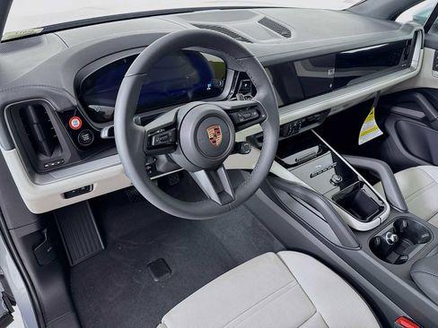 New 2026 Porsche Cayenne image 4