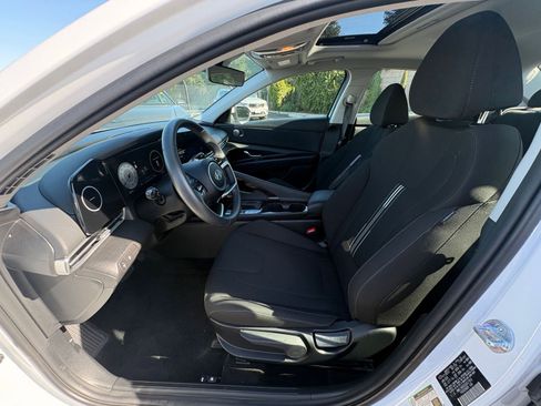 Used 2025 Hyundai Elantra SEL image 27