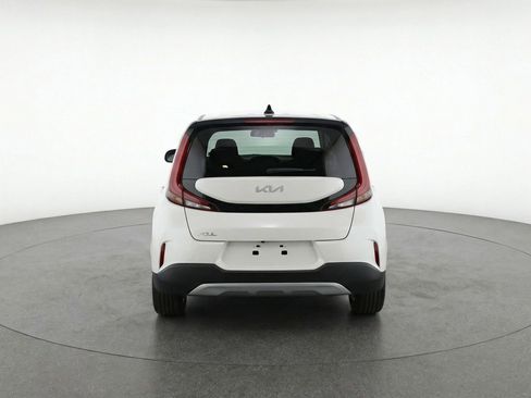 Used 2025 Kia Soul LX w/ LX Technology Package FWD image 7