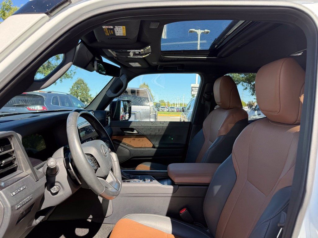 Used 2024 Lexus GX 550 w/ Accessory Package (2T) AWD/4WD image 8