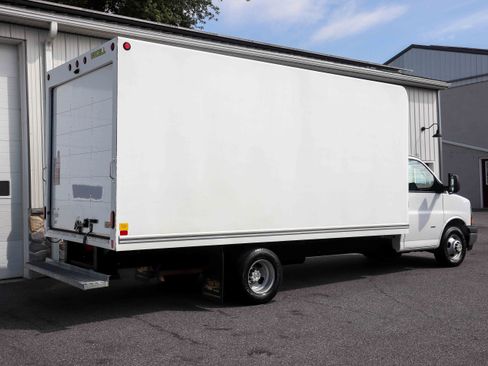 Used 2022 Chevrolet Express 3500 w/ Power Convenience Package RWD image 3
