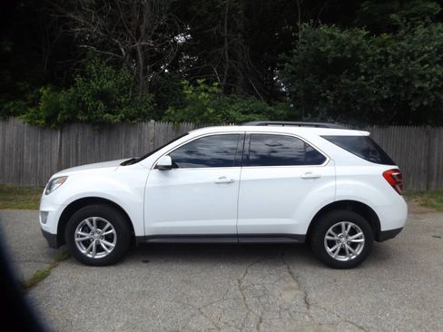 Used 2017 Chevrolet Equinox LT w/ Convenience Package FWD image 2