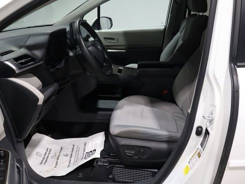 Certified 2024 Toyota Sienna LE image 11