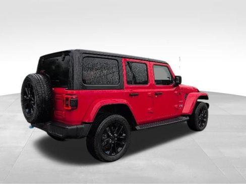Used 2023 Jeep Wrangler Unlimited Sahara w/ Cold Weather Group AWD/4WD image 3