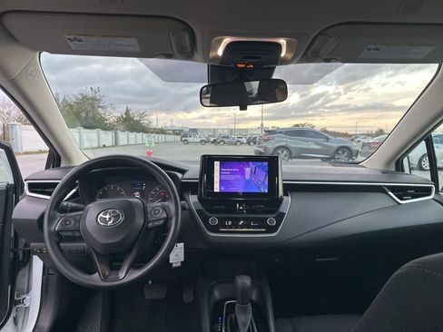 Used 2025 Toyota Corolla LE image 14