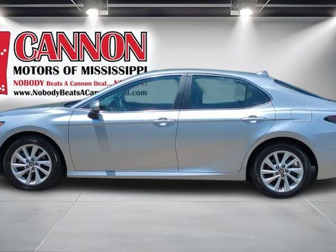Used 2024 Toyota Camry LE FWD image 8