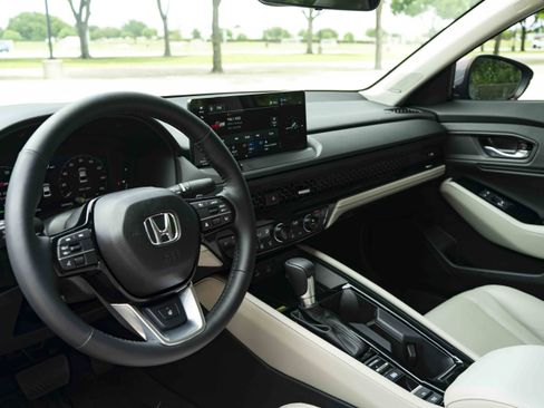 Used 2025 Honda Accord Touring image 16