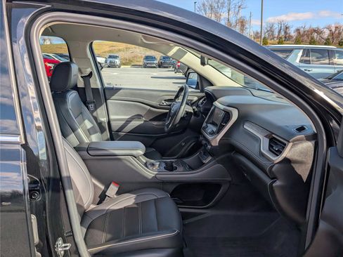 Used 2023 GMC Acadia Denali w/ Denali Technology Package image 10