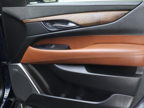 Used 2019 Cadillac Escalade ESV Luxury image 12