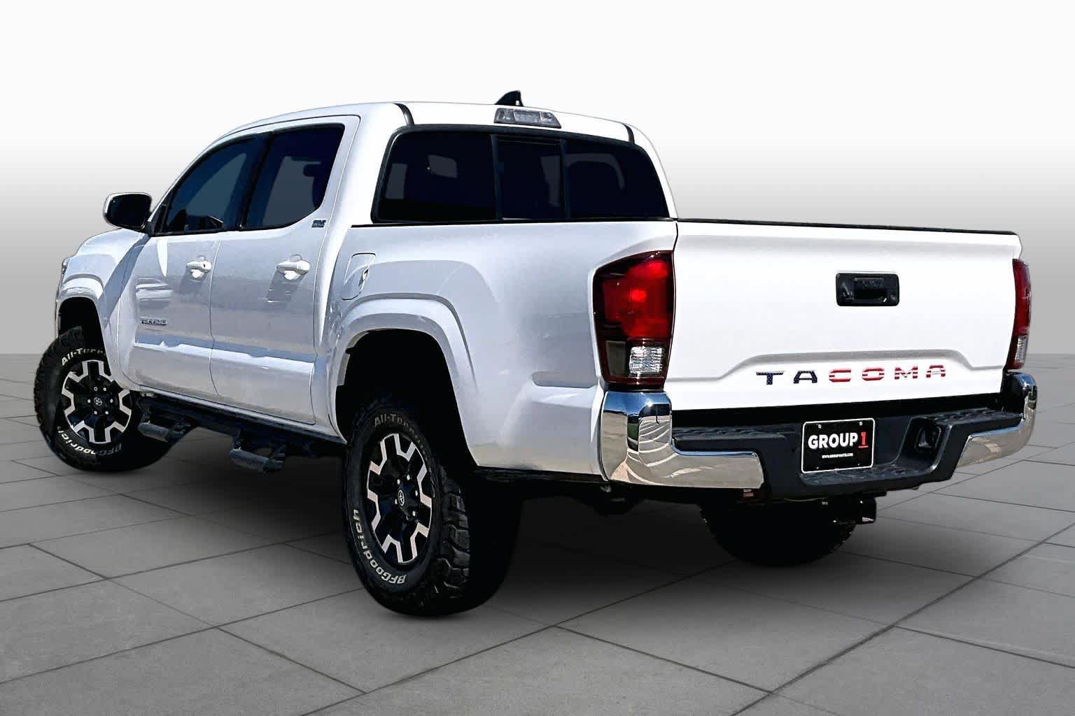 Used 2020 Toyota Tacoma SR5 RWD image 12