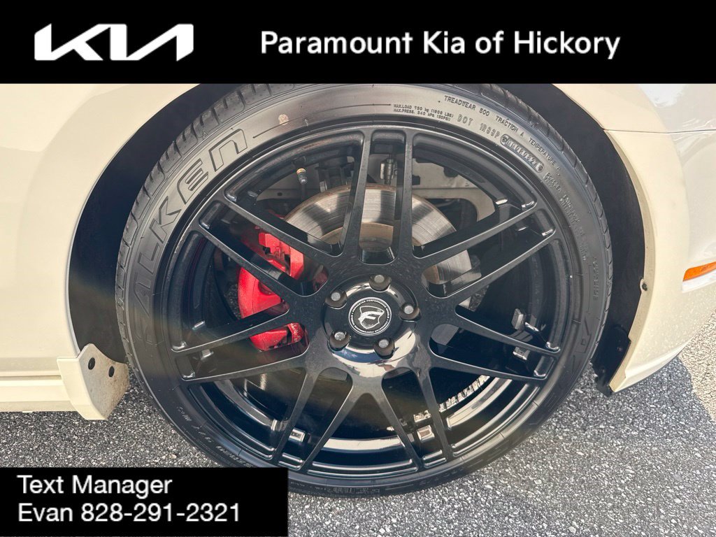 Used 2013 Ford Mustang GT Premium w/ Comfort Pkg RWD image 9