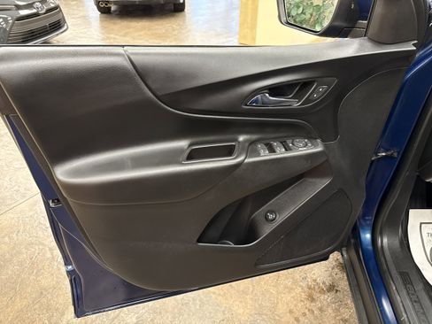 Used 2019 Chevrolet Equinox LT w/ Driver Convenience Package image 44