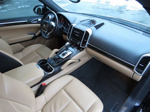 Used 2017 Porsche Cayenne image 14