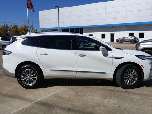 Certified 2023 Buick Enclave Essence image 22