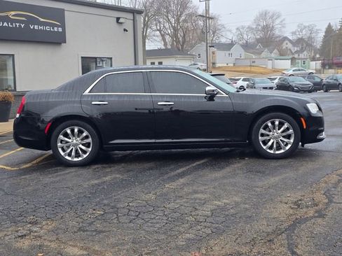 Used 2016 Chrysler 300 C image 8