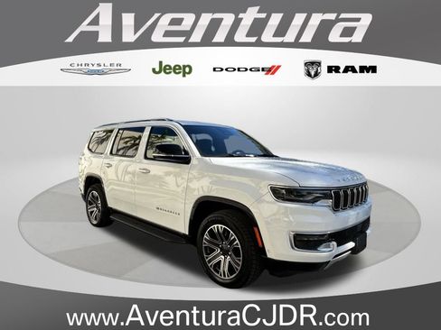 Used 2024 Jeep Wagoneer Series II w/ Flexible Seating Group image 1