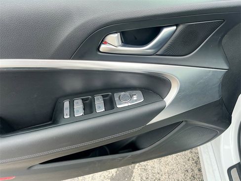 Used 2025 Genesis G70 2.5T image 18