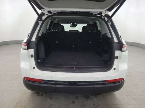 Used 2023 Jeep Grand Cherokee Limited w/ Black Appearance Package image 29