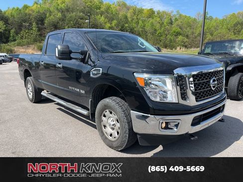 Used 2018 Nissan Titan XD image 2