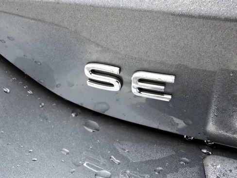 New 2026 Volkswagen Tiguan SE image 7