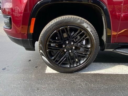 Used 2025 Jeep Wagoneer Series II w/ Convenience Group I image 12