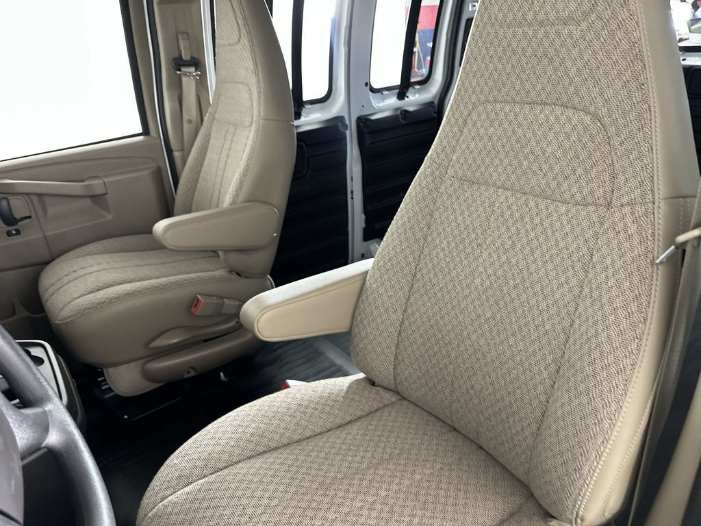 Used 2026 Chevrolet Express 2500 w/ Communications Package RWD image 20