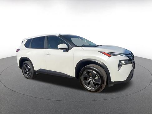 Used 2025 Nissan Rogue SV FWD image 2