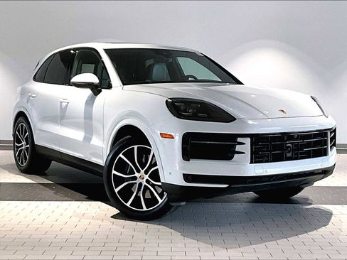 Used 2025 Porsche Cayenne image 12