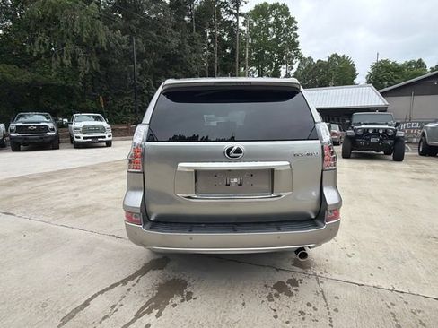 Used 2023 Lexus GX 460 Luxury w/ Accessory Package AWD/4WD image 11