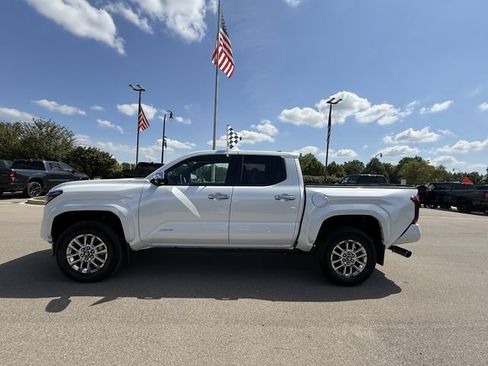 Used 2025 Toyota Tacoma Limited AWD/4WD image 27