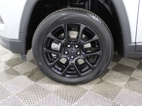 Used 2025 Jeep Compass Latitude w/ Sun & Sound Group image 44