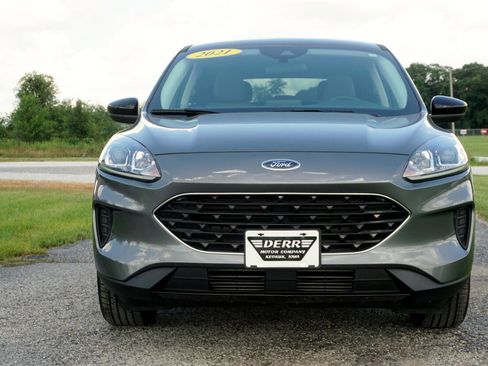 Used 2021 Ford Escape SE w/ SE Sport Appearance Package image 3