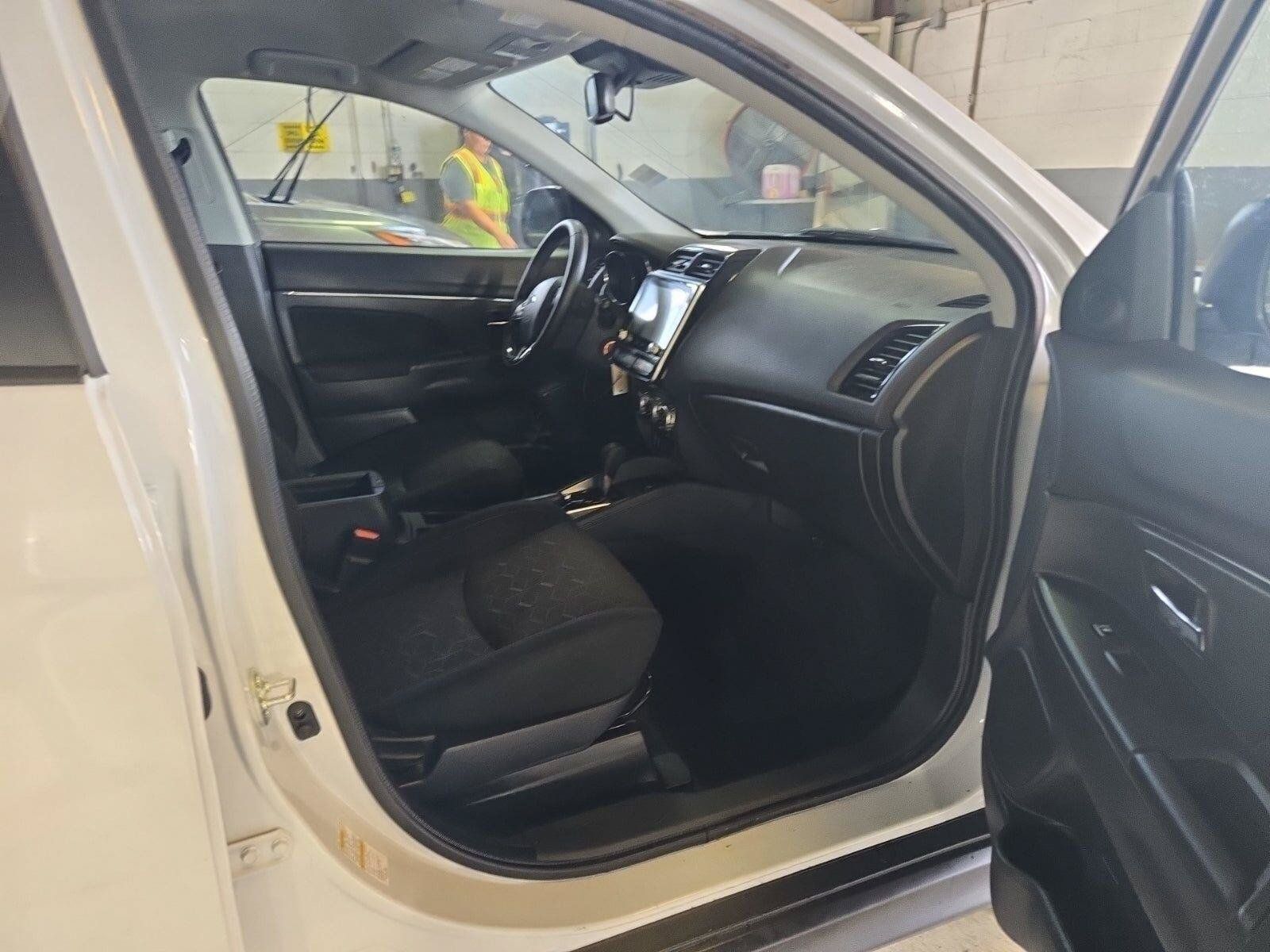 Used 2026 Mitsubishi Outlander Sport LE AWD/4WD image 6