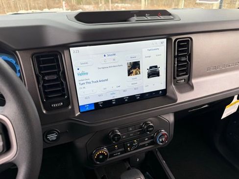 New 2025 Ford Bronco 4-Door AWD/4WD image 25