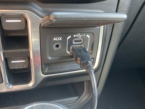 Used 2021 Jeep Wrangler Unlimited Sahara AWD/4WD image 33