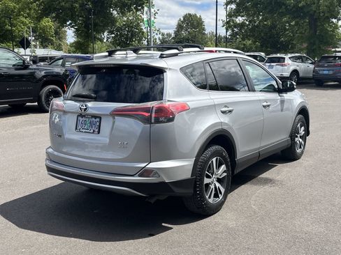 Used 2016 Toyota RAV4 XLE AWD/4WD image 5