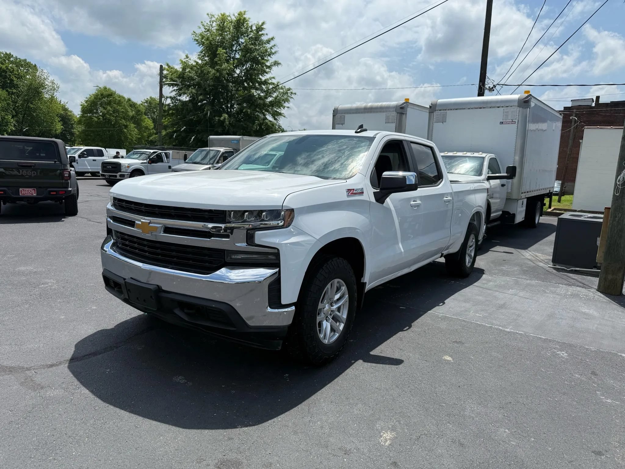 Used 2019 Chevrolet Silverado 1500 LT w/ Z71 Off-Road Package AWD/4WD image 2