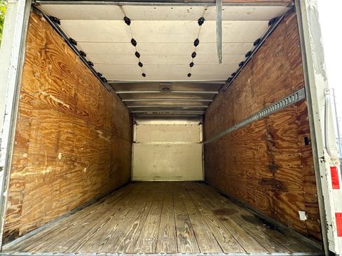 Used 2015 Ford E-350 and Econoline 350 Super Duty image 22