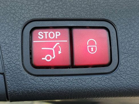 Used 2021 Mercedes-Benz GLB 250 4MATIC image 31