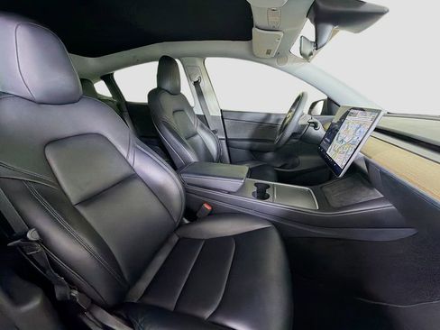 Used 2021 Tesla Model Y Long Range AWD/4WD image 32