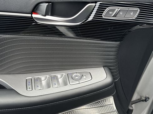 Used 2024 Hyundai Palisade Calligraphy image 15