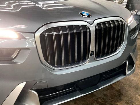 Used 2024 BMW X7 xDrive40i w/ Premium Package image 32