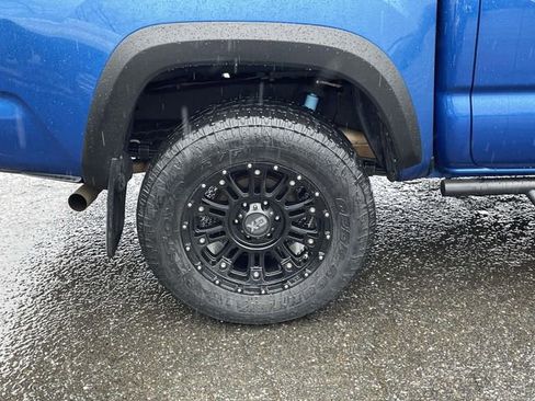 Used 2018 Toyota Tacoma TRD Off-Road image 9