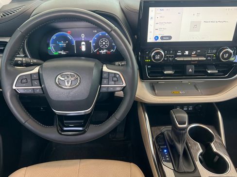 Used 2023 Toyota Highlander Platinum AWD/4WD image 11