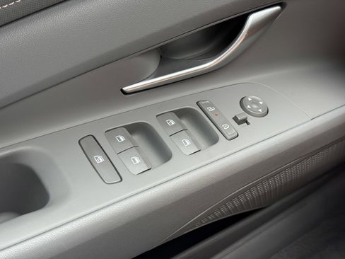 Certified 2025 Hyundai Elantra Sport image 16