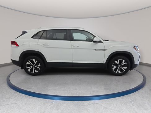 Certified 2024 Volkswagen Atlas Cross Sport SE AWD/4WD image 4