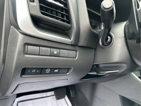 Used 2024 Nissan Rogue SV AWD/4WD image 19