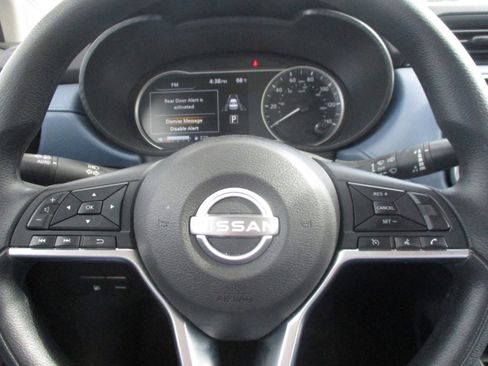 Used 2025 Nissan Versa SV FWD image 10